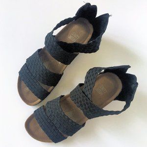 Muk Luks Woven Wedge Sandal Size 6 (Black)